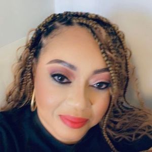 Meet your Posher, Lorraine